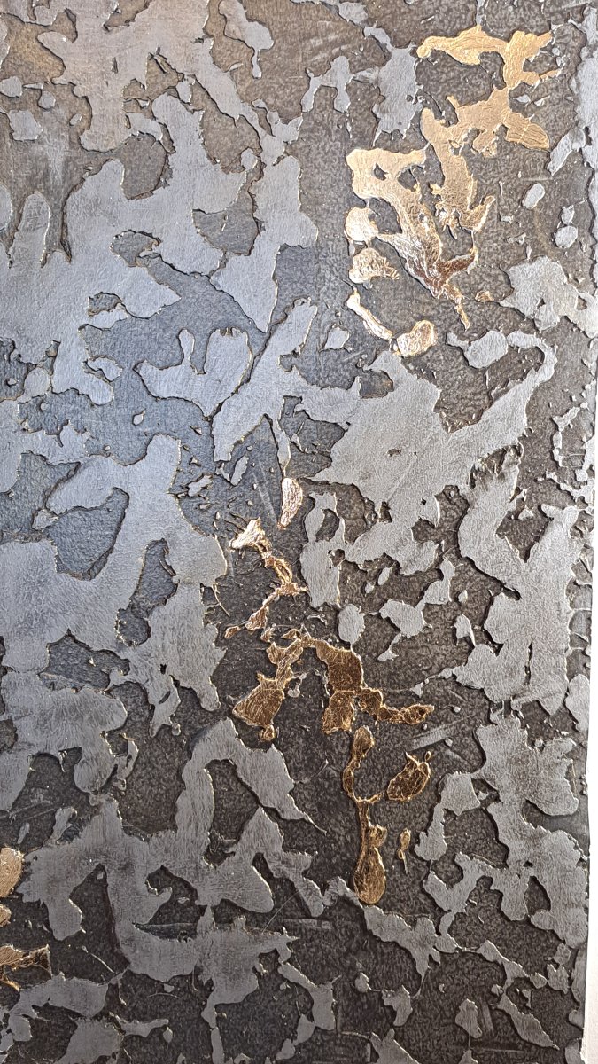 Silk effect decorative finish