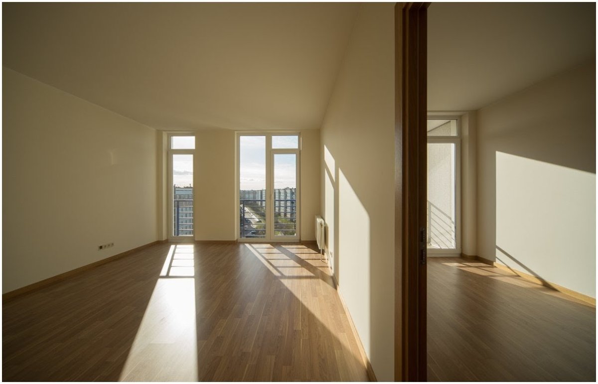 Airless painting of living room
